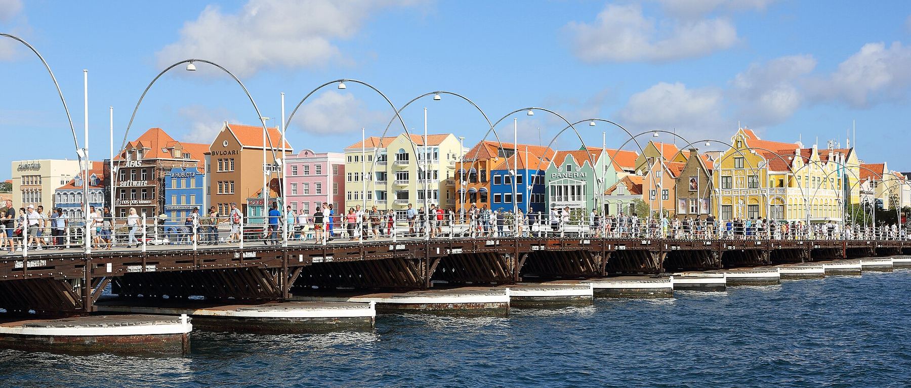 Puente Queen Emma y el Handelskade en Willemstad, Curazao